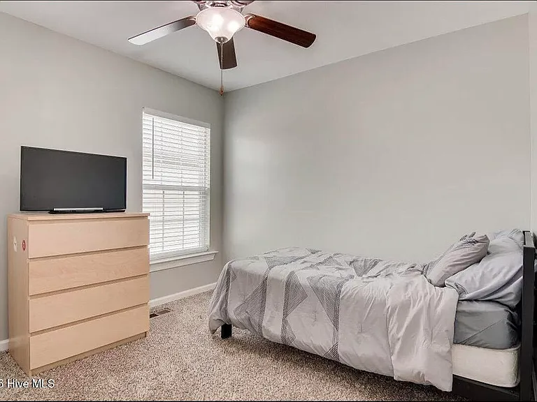 470 Brantley Cove Cir — Photo 17