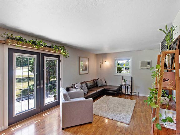 4th image of 2 Lakeview Dr