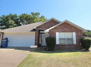 400 Redbud Cir, Whitehouse, TX 75791