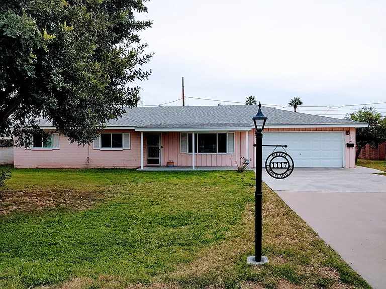 1117 E Maryland Ave — Photo 1