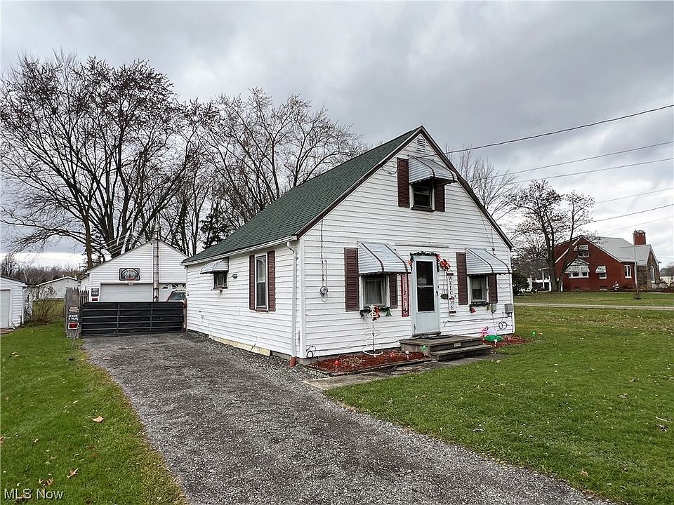 2nd image of 2323 Weir Rd NE