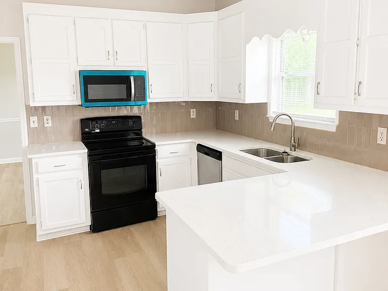 127 Amberwood Dr — Photo 7