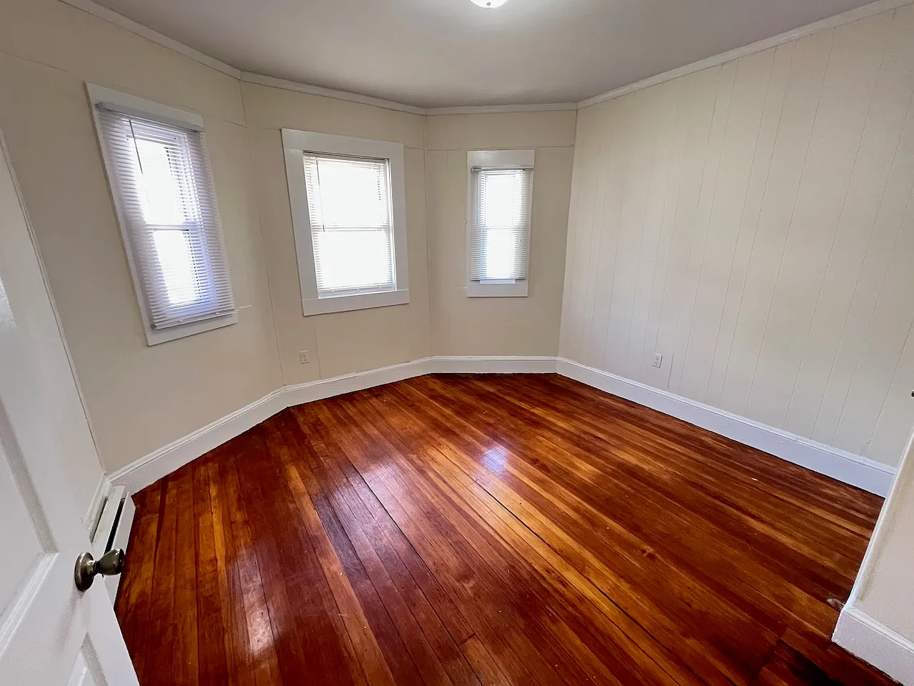 4 bed, 2.0 bath, 1500 sqft, $3,200 — Photo 3