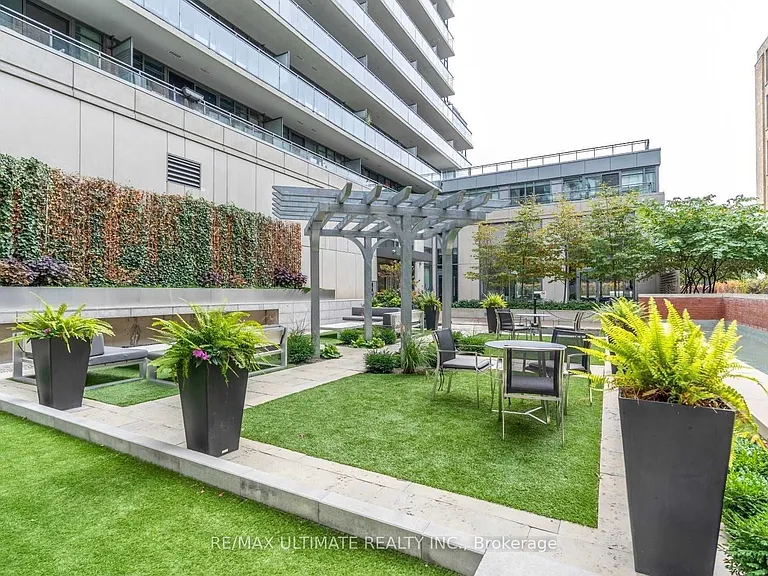 775 King St W #905 — Photo 10