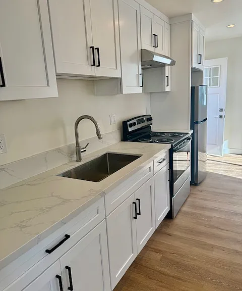 1069 Sentinel Ave #1/4 — Photo 2