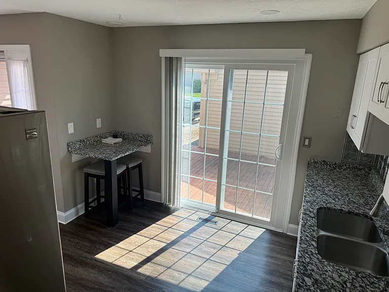 1032 S Court St — Photo 6