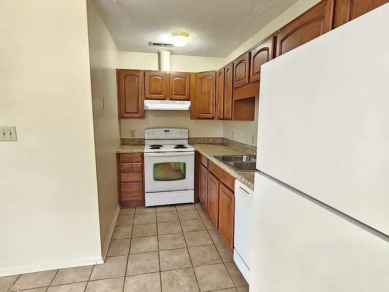 1322 Kings Dr #A — Photo 7