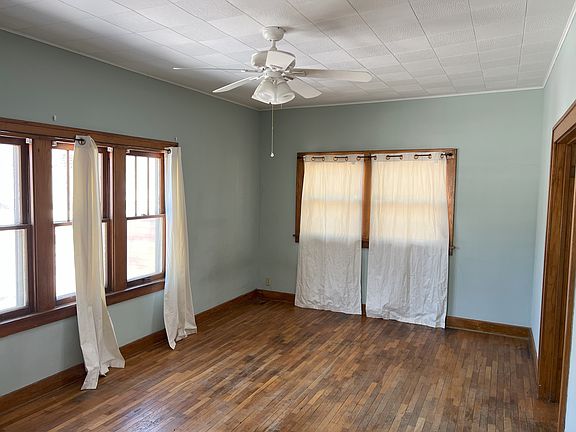 3rd image of 651 S 10th St