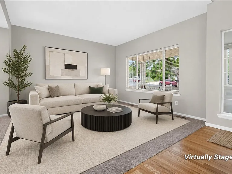 11572 Pine Hill St — Photo 3