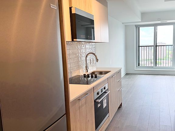 4th image of 10 Oak St #2112