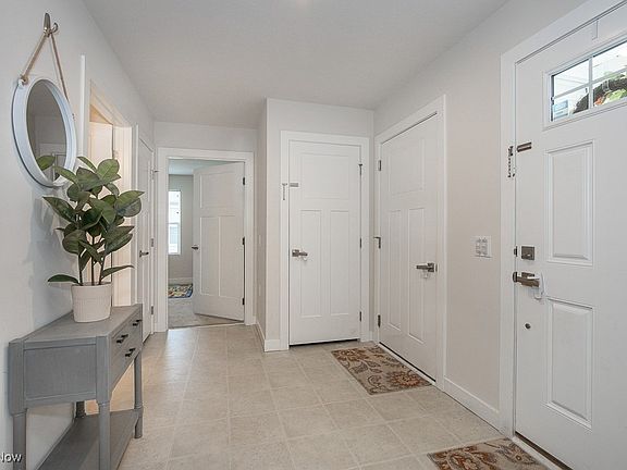 5th image of 338 Lakewick Ln