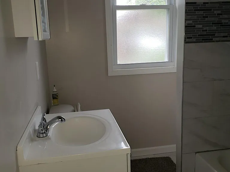 2059 Hazelwood St — Photo 5