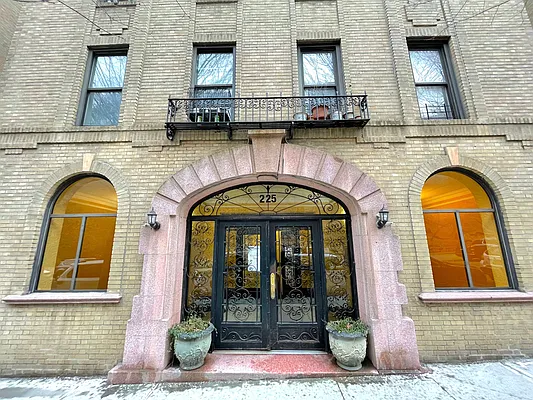 Sold by Douglas Elliman | media 15