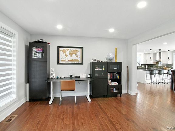 5th image of 37147 Dundee St