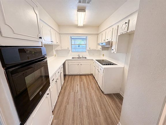 2nd image of 910 Luella Ave