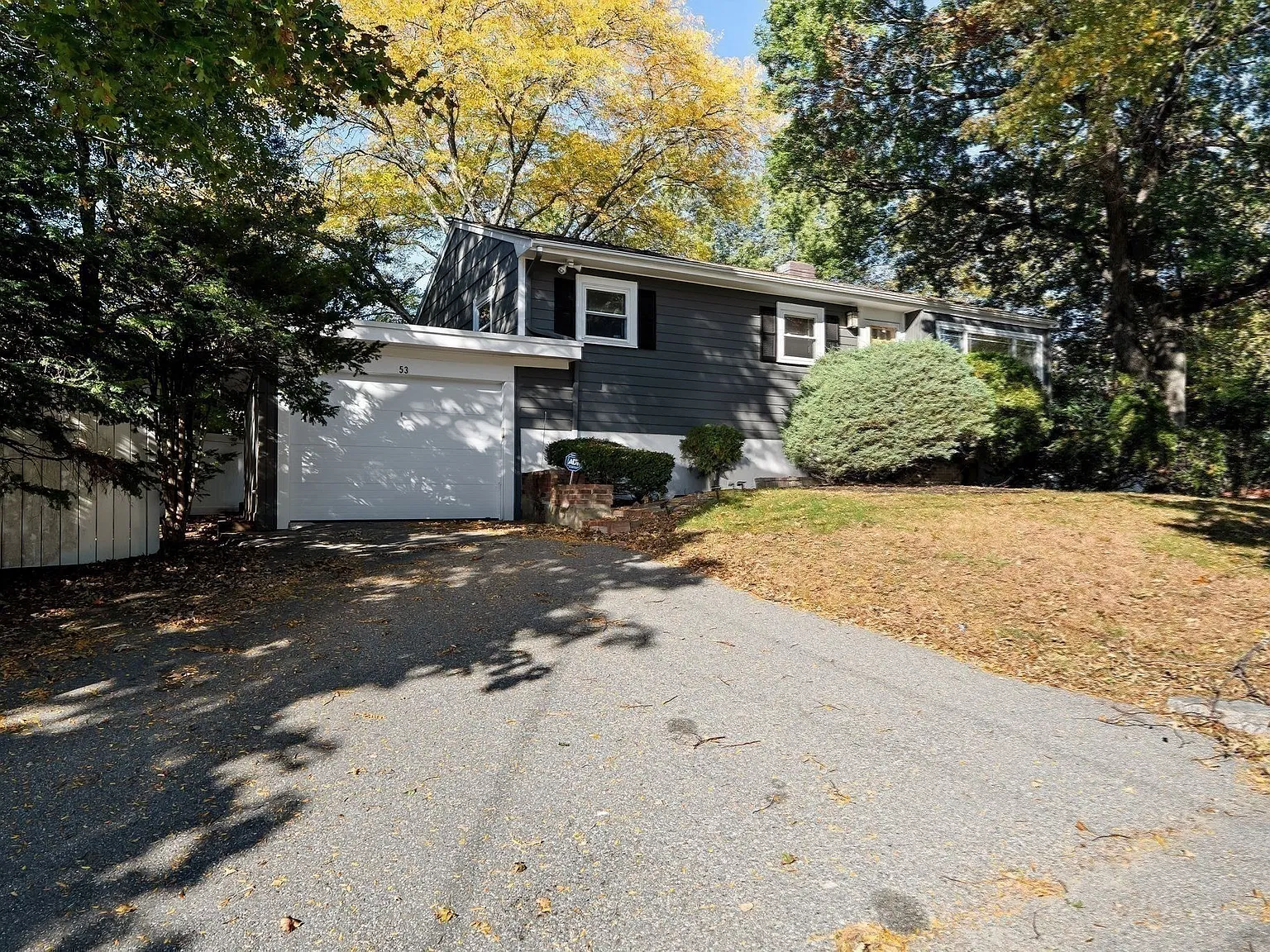 3 bed, 2.0 bath, 1950 sqft, $3,950 — Photo 3