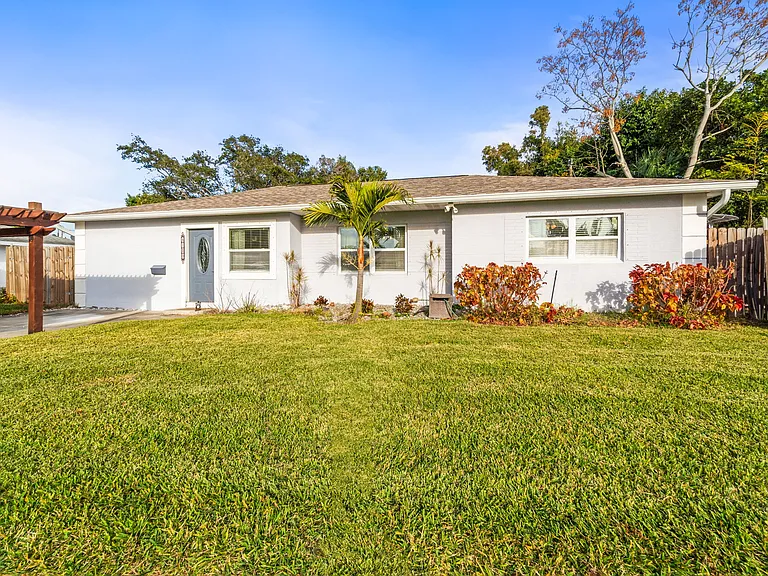 5120 Aragon Way S — Photo 3