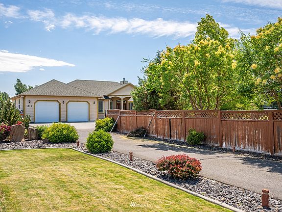 3rd image of 3519 W Lakeshore Dr