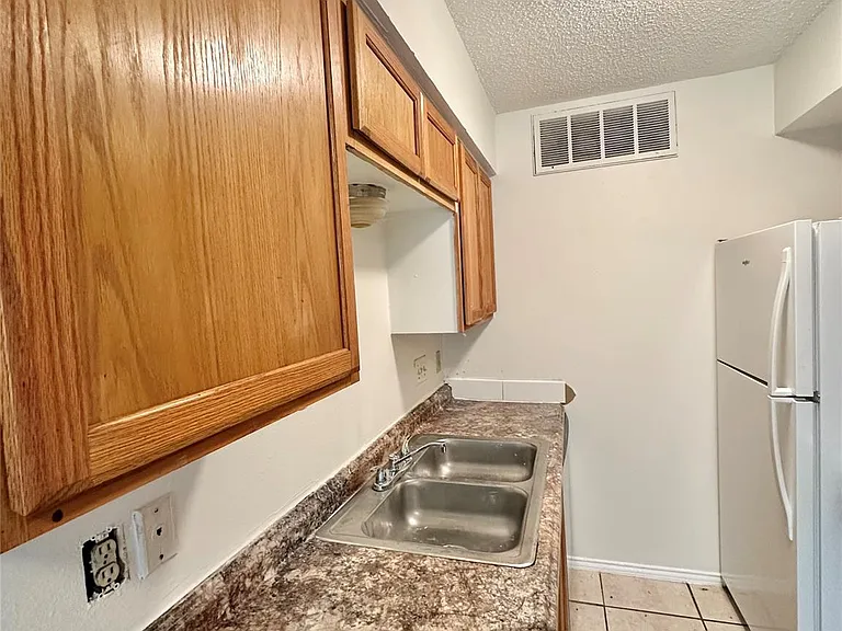 4322 Gillis St #105 — Photo 7