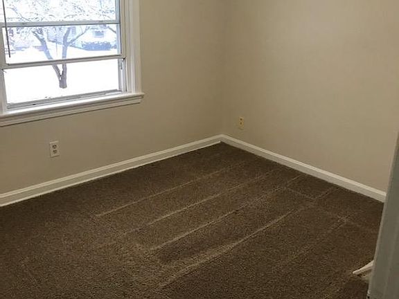 3rd image of 5338 Hollywood Ave