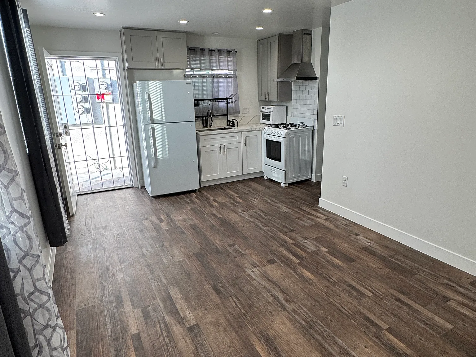 1 bed, 480 sqft, $2,170 — Photo 2