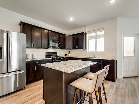 Eat-in island kitchen