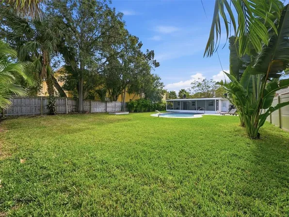 7033 Hibiscus Ave S, South Pasadena, FL 33707