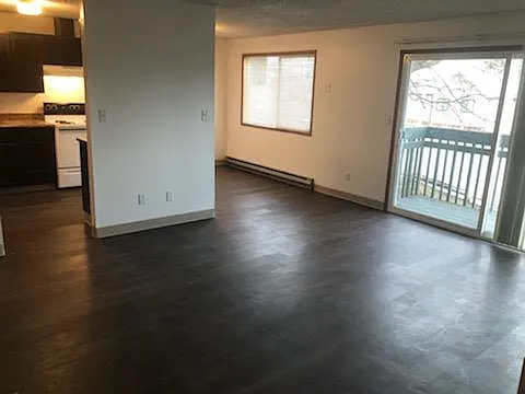 1420 Hawthorne Dr. — Photo 1