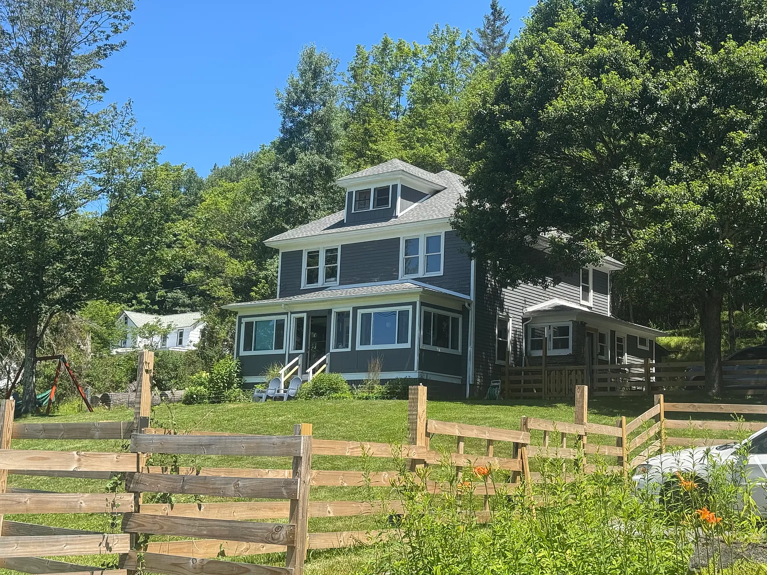 4 bed, 2500 sqft, $3,500 — Photo 1