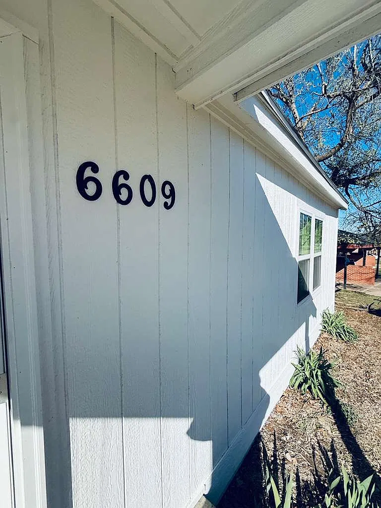 4 bed, 1220 sqft, $1,500 — Photo 2