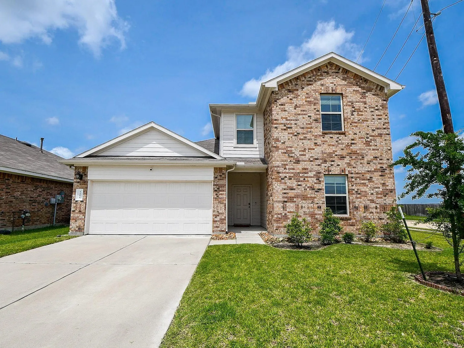 4 bed, 3.0 bath, 2357 sqft, $2,250 — Photo 2