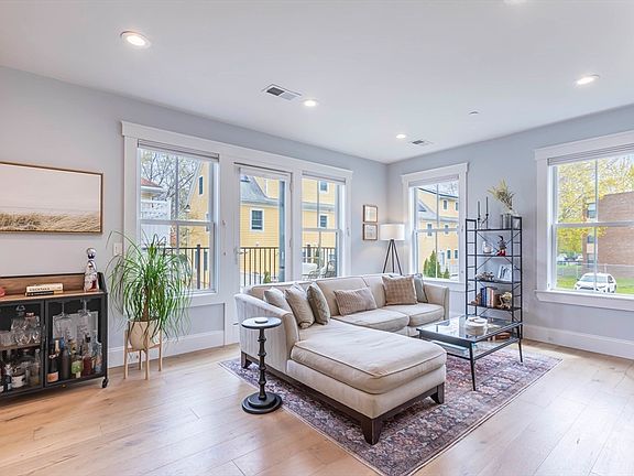 4th image of 66 Fawndale Rd #3