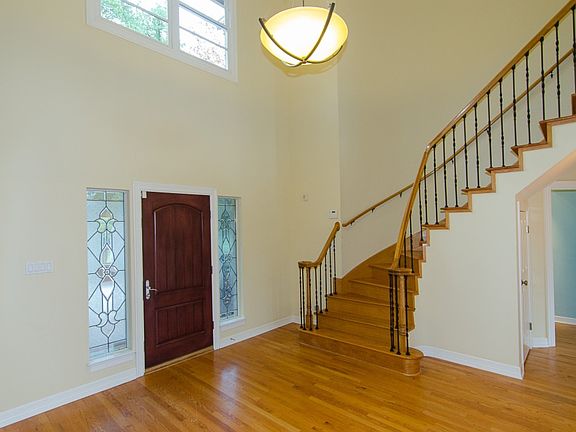 3rd image of 9001 Glenlake Dr