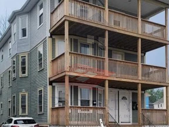 3rd image of 1079 Broad St Floor 2