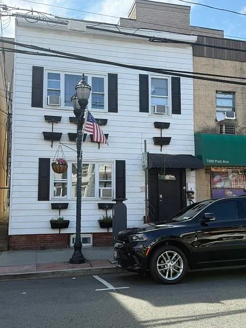 7004 Park Ave #2