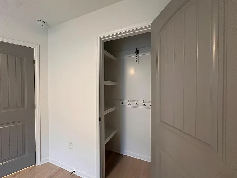 706 Denhoff Dr — Photo 55