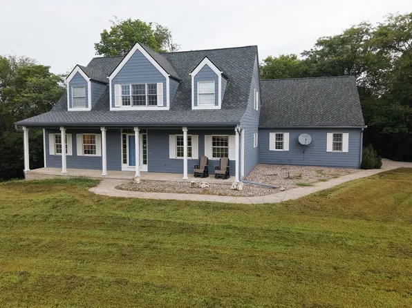 6808 Queen Hill Rd, Plattsmouth, NE 68048
