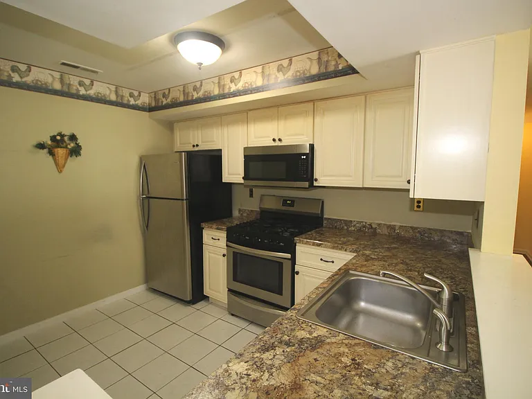 681A Rose Hollow Dr — Photo 14