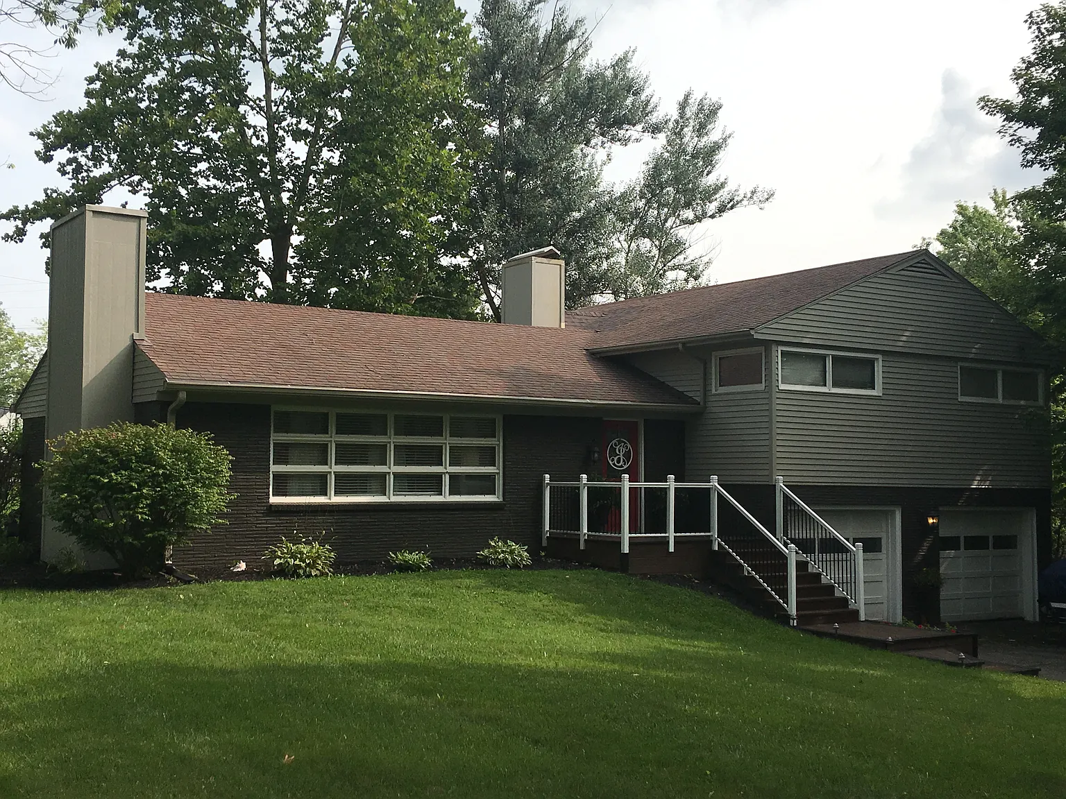 607 Crescent Dr photo 1