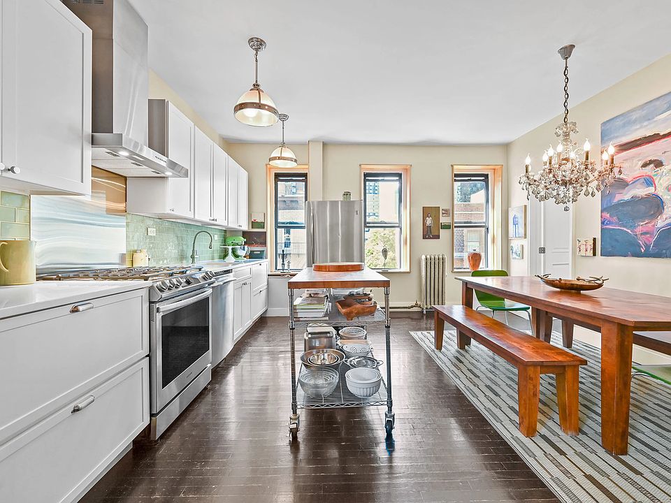 1st image of 411 W 44th St #32/33