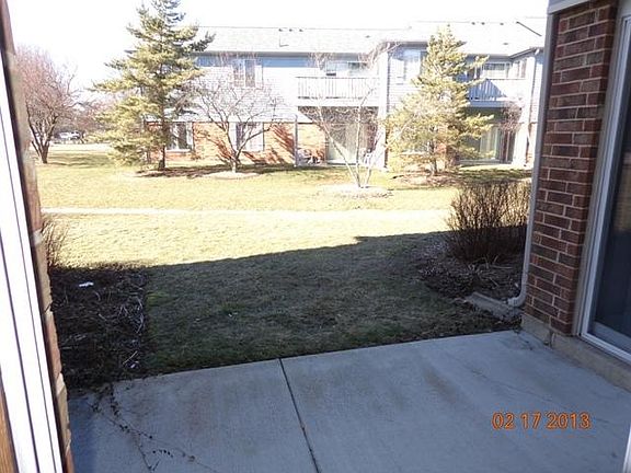 4th image of 1744 Chesapeake Ln APT 3