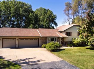 1819 Westbreeze Dr, Oshkosh, WI 54904