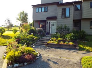 2 Arlington Grn, South Burlington, VT 05403