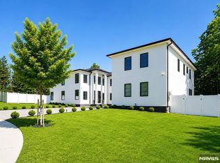 191 Nimitz Rd, Paramus, NJ 07652