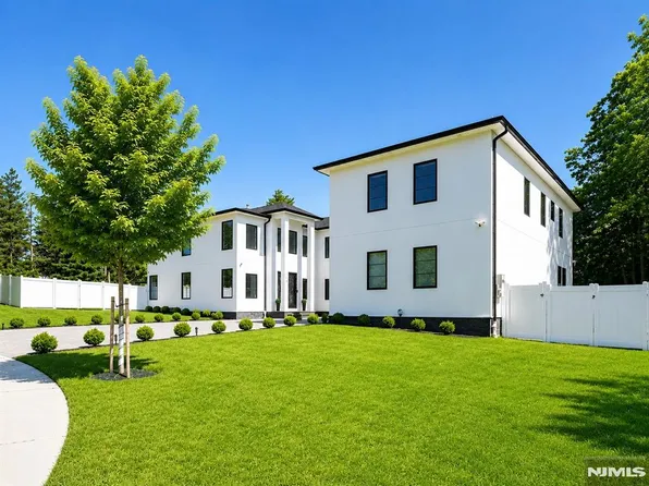 191 Nimitz Rd, Paramus, NJ 07652