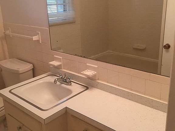 5th image of 1805 Blair Blvd #A