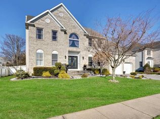 5 Bloomfield Rd, Manalapan, NJ 07726