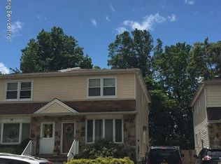 82 Tanglewood Dr, Staten Island, NY 10308