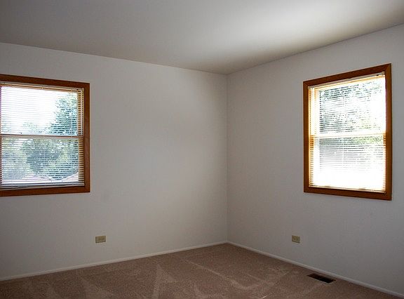 5th image of 113 Oxford Ln