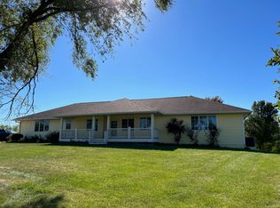 9075 Lindas Ln, West Des Moines, IA 50266